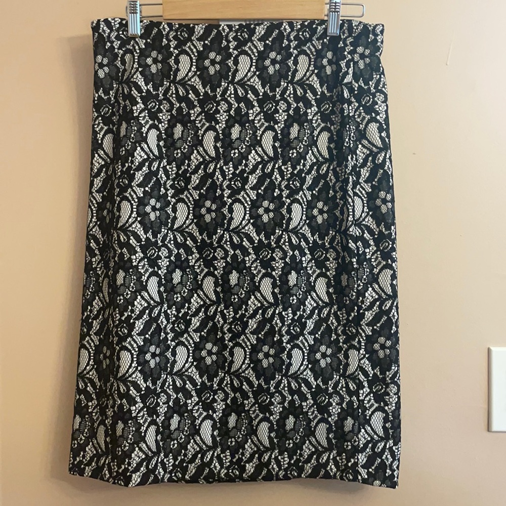 Black and white floral lace pencil skirt
